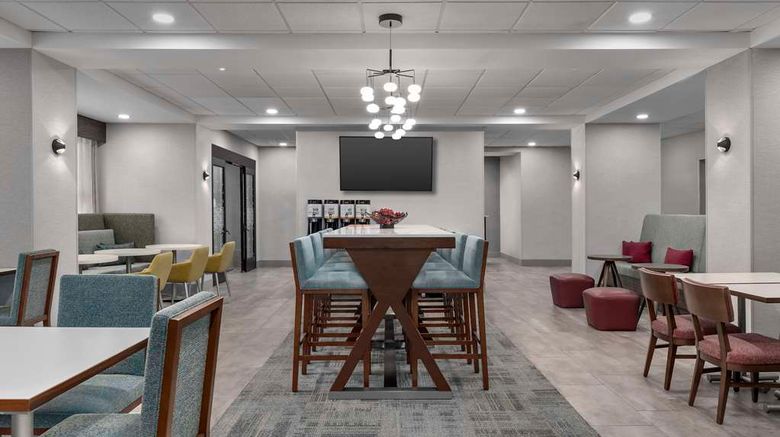 <b>Hampton Inn I-65 Restaurant</b>. Images powered by <a href="https://iceportal.shijigroup.com/" title="IcePortal" target="_blank">IcePortal</a>.