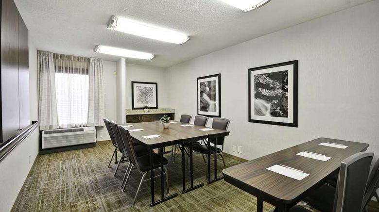 <b>Hampton Inn Mountain Brook Meeting</b>. Images powered by <a href="https://iceportal.shijigroup.com/" title="IcePortal" target="_blank">IcePortal</a>.