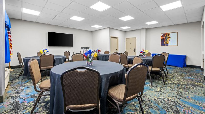 <b>Hampton Inn Trussville Meeting</b>. Images powered by <a href="https://iceportal.shijigroup.com/" title="IcePortal" target="_blank">IcePortal</a>.