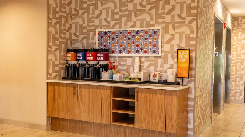 <b>Hampton Inn Winfield Lobby</b>. Images powered by <a href="https://iceportal.shijigroup.com/" title="IcePortal" target="_blank">IcePortal</a>.
