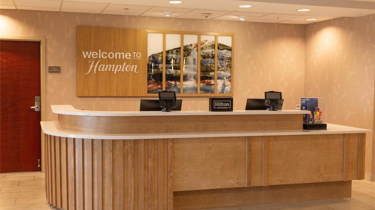 Hampton Inn Winfield Lobby