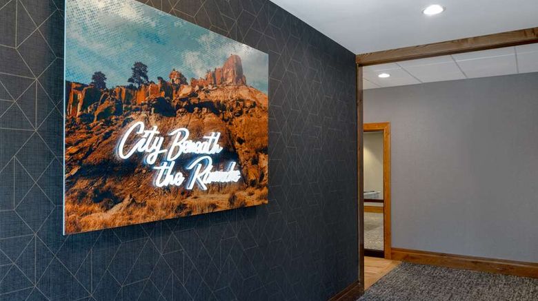 <b>Homewood Suites by Hilton, Billings Lobby</b>. Images powered by <a href="https://iceportal.shijigroup.com/" title="IcePortal" target="_blank">IcePortal</a>.
