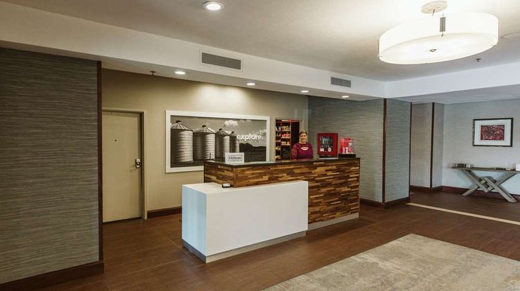 Hampton Inn Bismarck Lobby