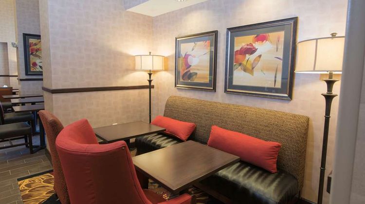 Hampton Inn & Suites Bismarck/Northwest Lobby