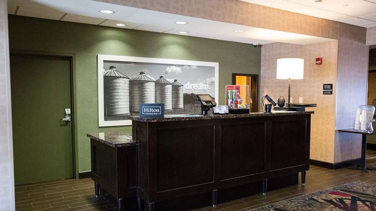 Hampton Inn & Suites Bismarck/Northwest Lobby