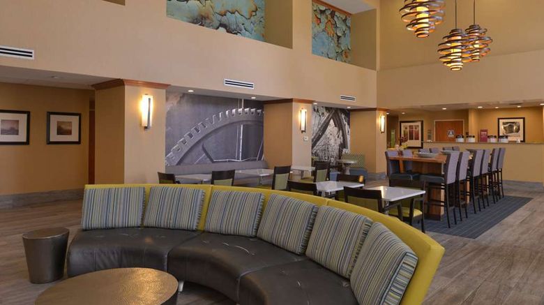 <b>Hampton Inn/Stes Bakersfield North-Arpt Lobby</b>. Images powered by <a href="https://iceportal.shijigroup.com/" title="IcePortal" target="_blank">IcePortal</a>.
