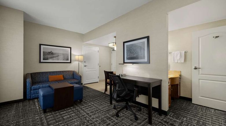<b>Homewood Suites by Hilton Bakersfield Room</b>. Images powered by <a href="https://iceportal.shijigroup.com/" title="IcePortal" target="_blank">IcePortal</a>.