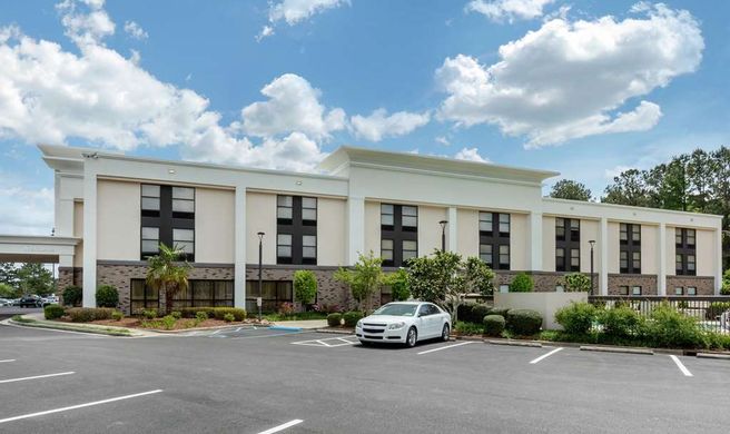 Hampton Inn Brookhaven Exterior