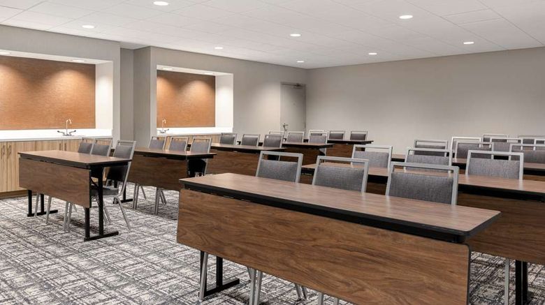 <b>Hampton Inn Bloomsburg Meeting</b>. Images powered by <a href="https://iceportal.shijigroup.com/" title="IcePortal" target="_blank">IcePortal</a>.