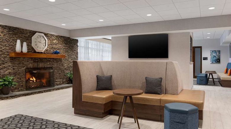 <b>Hampton Inn Bloomsburg Lobby</b>. Images powered by <a href="https://iceportal.shijigroup.com/" title="IcePortal" target="_blank">IcePortal</a>.