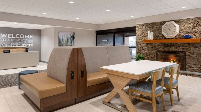 <b>Hampton Inn Bloomsburg Lobby</b>. Images powered by <a href="https://iceportal.shijigroup.com/" title="IcePortal" target="_blank">IcePortal</a>.