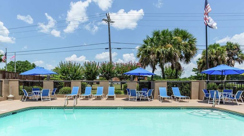 <b>Hampton Inn Biloxi/Ocean Springs Pool</b>. Images powered by <a href="https://iceportal.shijigroup.com/" title="IcePortal" target="_blank">IcePortal</a>.