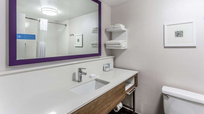 <b>Hampton Inn Biloxi/Ocean Springs Room</b>. Images powered by <a href="https://iceportal.shijigroup.com/" title="IcePortal" target="_blank">IcePortal</a>.