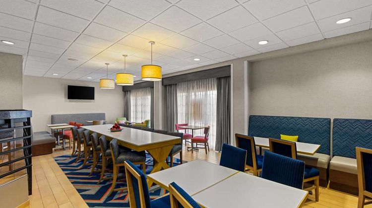 Hampton Inn Bloomington Lobby