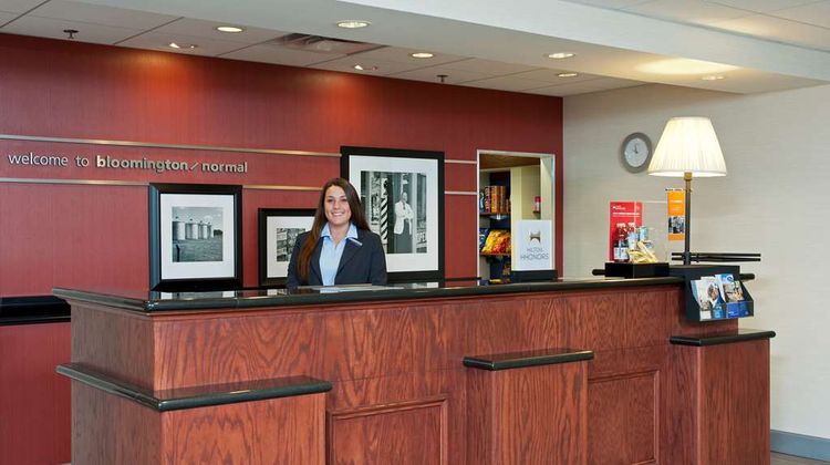 Hampton Inn & Suites Bloomington-Normal Lobby
