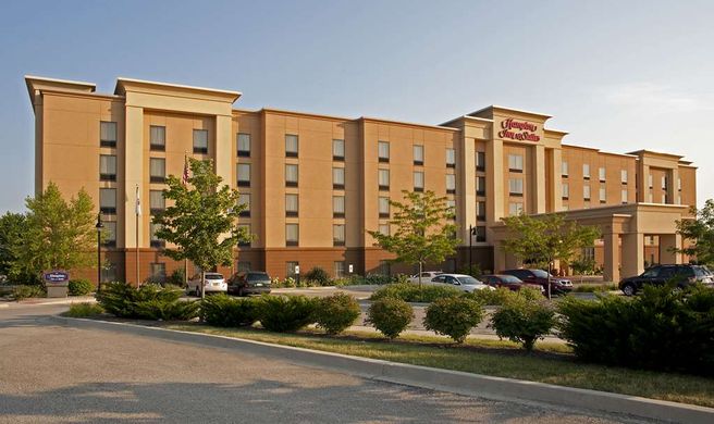 Hampton Inn & Suites Bloomington-Normal Exterior