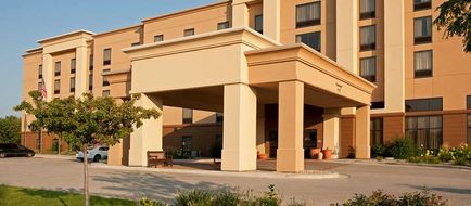 Hampton Inn & Suites Bloomington-Normal Exterior