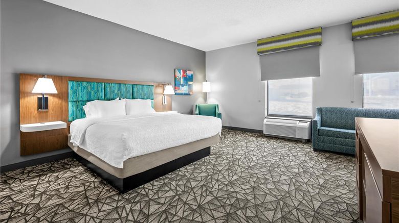 <b>Hampton Inn Bloomington West Room</b>. Images powered by <a href="https://iceportal.shijigroup.com/" title="IcePortal" target="_blank">IcePortal</a>.