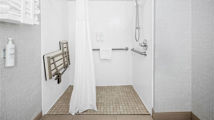 Hampton Inn Bloomington West Room