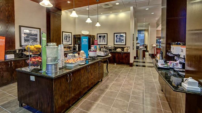 <b>Hampton Inn & Suites Nashville Downtown Restaurant</b>. Images powered by <a href="https://iceportal.shijigroup.com/" title="IcePortal" target="_blank">IcePortal</a>.