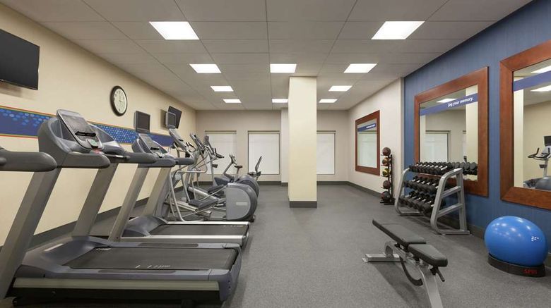 <b>Hampton Inn & Suites Nashville Downtown Health</b>. Images powered by <a href="https://iceportal.shijigroup.com/" title="IcePortal" target="_blank">IcePortal</a>.