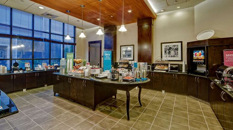 <b>Hampton Inn & Suites Nashville Downtown Restaurant</b>. Images powered by <a href="https://iceportal.shijigroup.com/" title="IcePortal" target="_blank">IcePortal</a>.