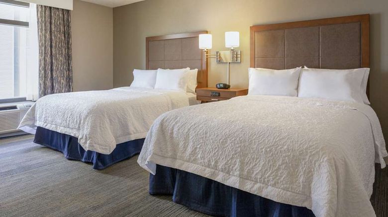 <b>Hampton Inn & Suites Nashville Downtown Room</b>. Images powered by <a href="https://iceportal.shijigroup.com/" title="IcePortal" target="_blank">IcePortal</a>.