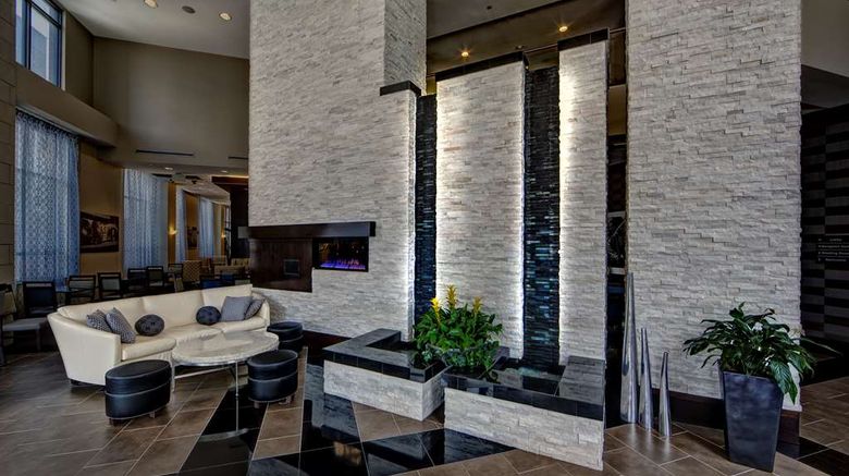 <b>Hampton Inn & Suites Nashville Downtown Lobby</b>. Images powered by <a href="https://iceportal.shijigroup.com/" title="IcePortal" target="_blank">IcePortal</a>.