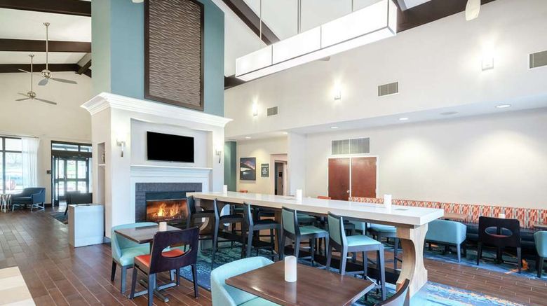<b>Hampton Inn & Suites Nashville/Franklin Lobby</b>. Images powered by <a href="https://iceportal.shijigroup.com/" title="IcePortal" target="_blank">IcePortal</a>.