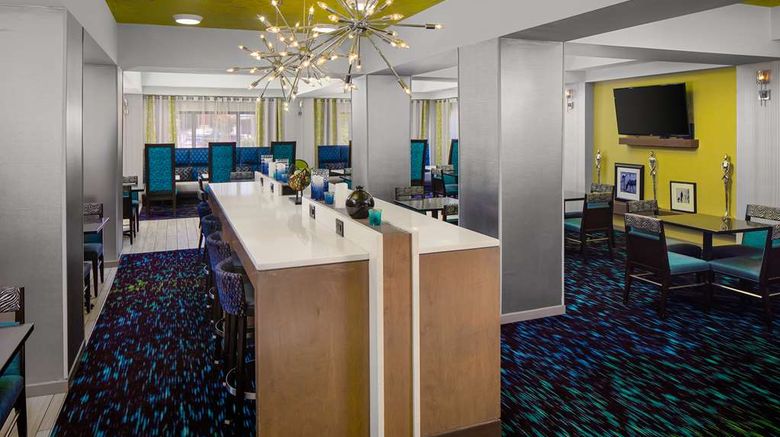 <b>Hampton Inns & Suites Nashville Arpt Lobby</b>. Images powered by <a href="https://iceportal.shijigroup.com/" title="IcePortal" target="_blank">IcePortal</a>.