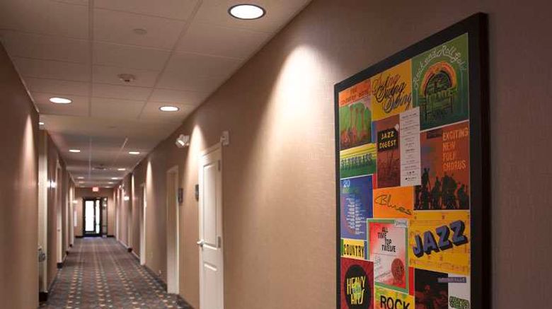 <b>Hampton Inn & Stes Nashville at Opryland Lobby</b>. Images powered by <a href="https://iceportal.shijigroup.com/" title="IcePortal" target="_blank">IcePortal</a>.