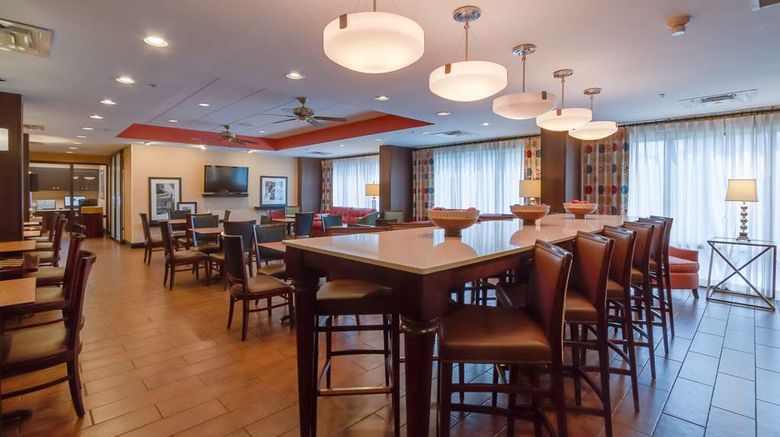 <b>Hampton Inn Bellevue/Nashville-I-40 West Lobby</b>. Images powered by <a href="https://iceportal.shijigroup.com/" title="IcePortal" target="_blank">IcePortal</a>.