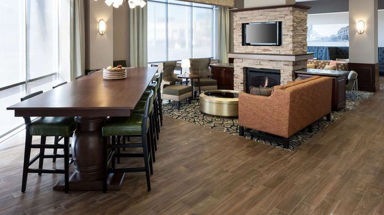 <b>Hampton Inn & Suites Boise Downtown Lobby</b>. Images powered by <a href="https://iceportal.shijigroup.com/" title="IcePortal" target="_blank">IcePortal</a>.