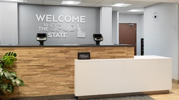 Hampton Inn & Suites Meridian Lobby