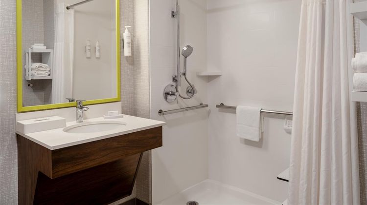 Hampton Inn & Suites Meridian Room