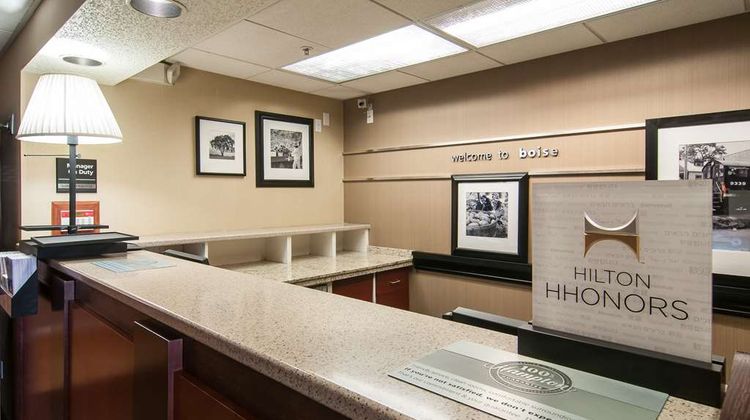 Hampton Inn Boise Airport Lobby