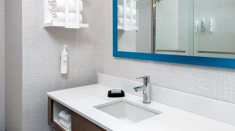 Hampton Inn Boston Bedford Burlington Room