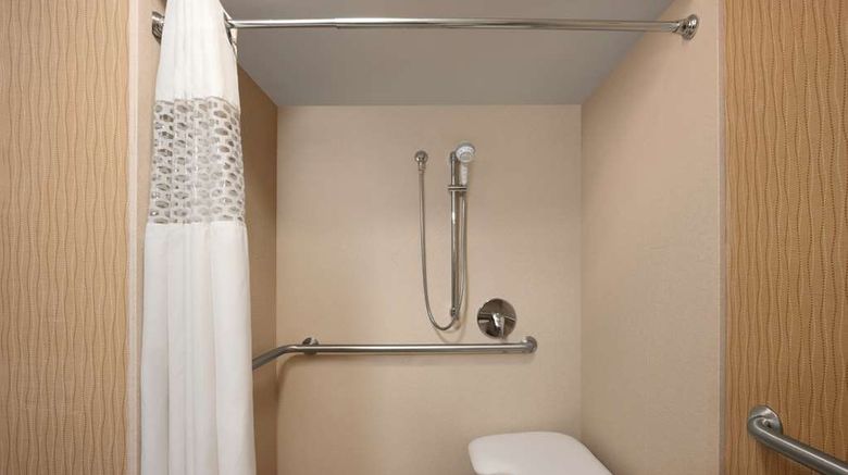 <b>Hampton Inn Braintree Room</b>. Images powered by <a href="https://iceportal.shijigroup.com/" title="IcePortal" target="_blank">IcePortal</a>.
