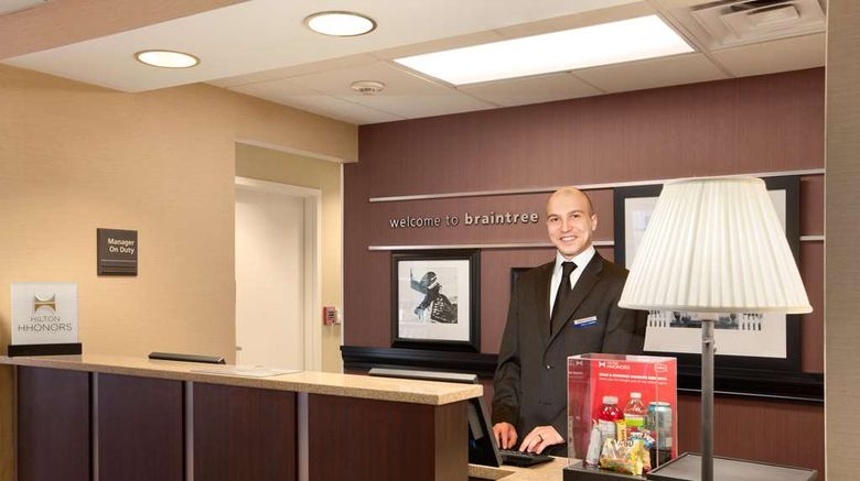 <b>Hampton Inn Braintree Lobby</b>. Images powered by <a href="https://iceportal.shijigroup.com/" title="IcePortal" target="_blank">IcePortal</a>.