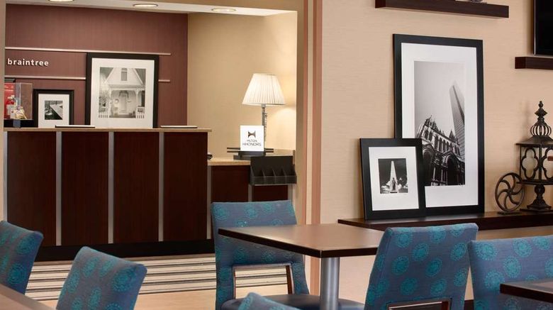 <b>Hampton Inn Braintree Lobby</b>. Images powered by <a href="https://iceportal.shijigroup.com/" title="IcePortal" target="_blank">IcePortal</a>.
