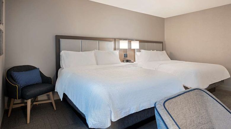 <b>Hampton Inn Boston/Cambridge Room</b>. Images powered by <a href="https://iceportal.shijigroup.com/" title="IcePortal" target="_blank">IcePortal</a>.
