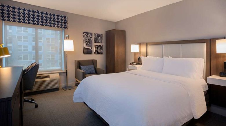 <b>Hampton Inn Boston/Cambridge Room</b>. Images powered by <a href="https://iceportal.shijigroup.com/" title="IcePortal" target="_blank">IcePortal</a>.