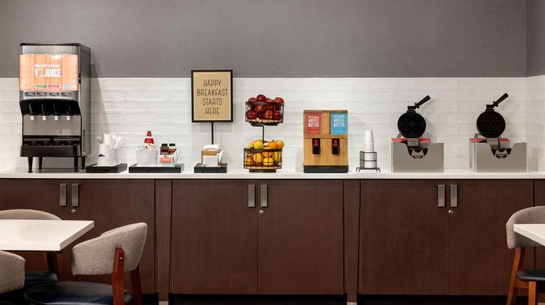 <b>Hampton Inn Boston/Cambridge Restaurant</b>. Images powered by <a href="https://iceportal.shijigroup.com/" title="IcePortal" target="_blank">IcePortal</a>.