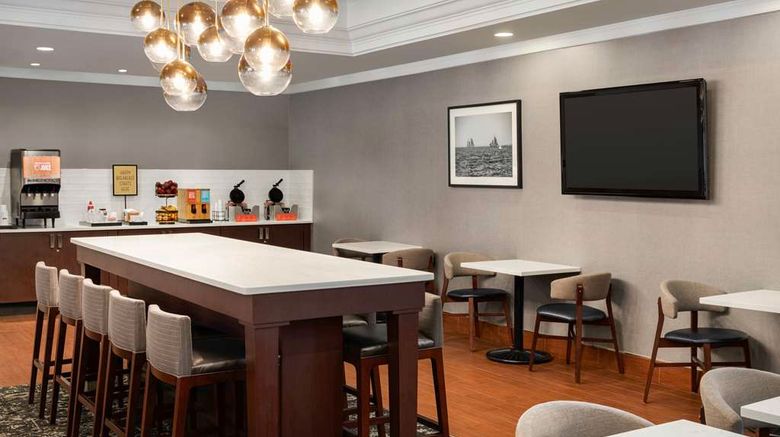 <b>Hampton Inn Boston/Cambridge Restaurant</b>. Images powered by <a href="https://iceportal.shijigroup.com/" title="IcePortal" target="_blank">IcePortal</a>.