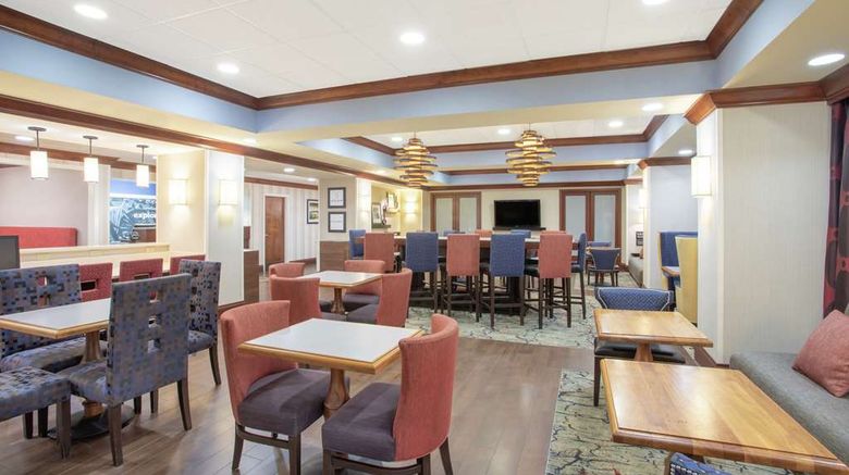 <b>Hampton Inn Boston/Marlborough Lobby</b>. Images powered by <a href="https://iceportal.shijigroup.com/" title="IcePortal" target="_blank">IcePortal</a>.