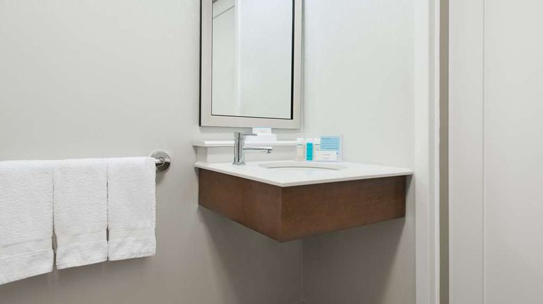 <b>Hampton Inn Boston/Marlborough Room</b>. Images powered by <a href="https://iceportal.shijigroup.com/" title="IcePortal" target="_blank">IcePortal</a>.