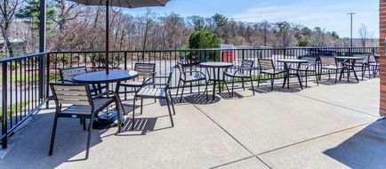 Hampton Inn Peabody Exterior