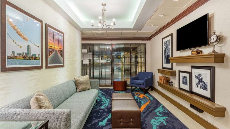 Hampton Inn Peabody Lobby