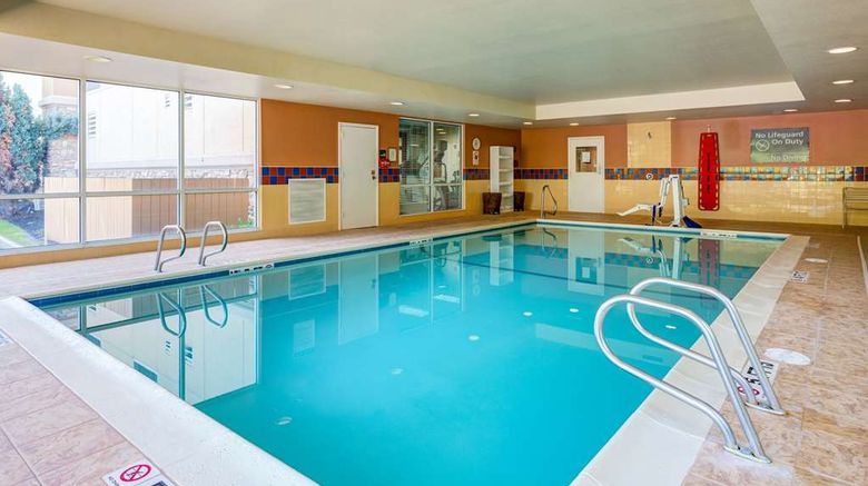 <b>Hampton Inn & Suites Westford-Chelmsford Pool</b>. Images powered by <a href="https://iceportal.shijigroup.com/" title="IcePortal" target="_blank">IcePortal</a>.