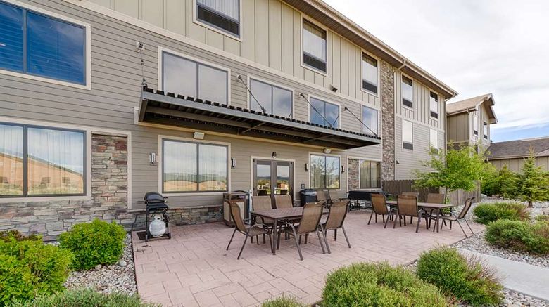 <b>Hampton Inn & Suites Pinedale Exterior</b>. Images powered by <a href="https://iceportal.shijigroup.com/" title="IcePortal" target="_blank">IcePortal</a>.